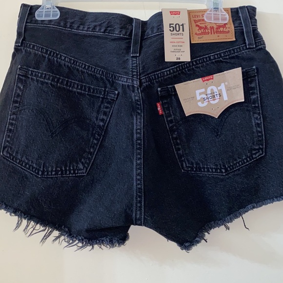 NWT Levi’s 501 High Rise Raw Hem Shorts Size 28 - Picture 5 of 10
